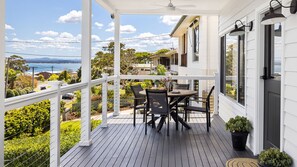 تناول الطعام بالخارج