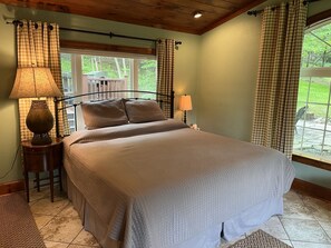 3 bedrooms, iron/ironing board, free WiFi, bed sheets - Dutch Hill Manor I, Upscale, near All Star + Dreams Park, fire pit, 1 of 2 units (Mt. Vision)