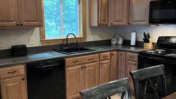 KĂŒhlschrank, Mikrowelle, Ofen, Herdplatte