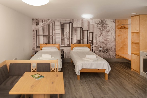 Flimwell park Cabin Room twin beds eco decal