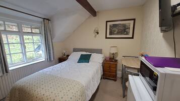 Double Room, 1 Double Bed | Living area | 36-inch flat-screen TV with digital channels, TV