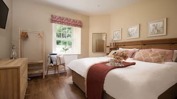 3 bedrooms, travel crib, WiFi, bed sheets