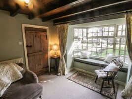 4 bedrooms, individually decorated, individually furnished, free WiFi