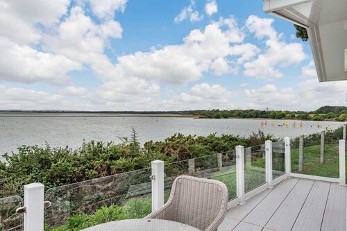 Bay View 2-Bed Lodge with Glorious Harbour View