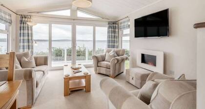 Bay View 2-Bed Lodge with Glorious Harbour View