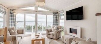 Bay View 2-Bed Lodge with Glorious Harbour View