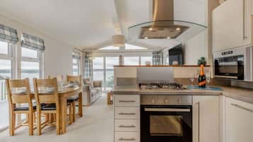 Cookware/dishes/utensils, freezer