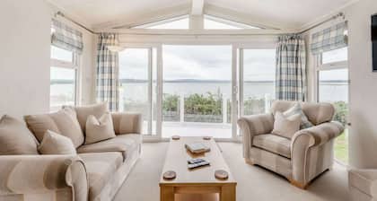 Bay View 2-Bed Lodge with Glorious Harbour View