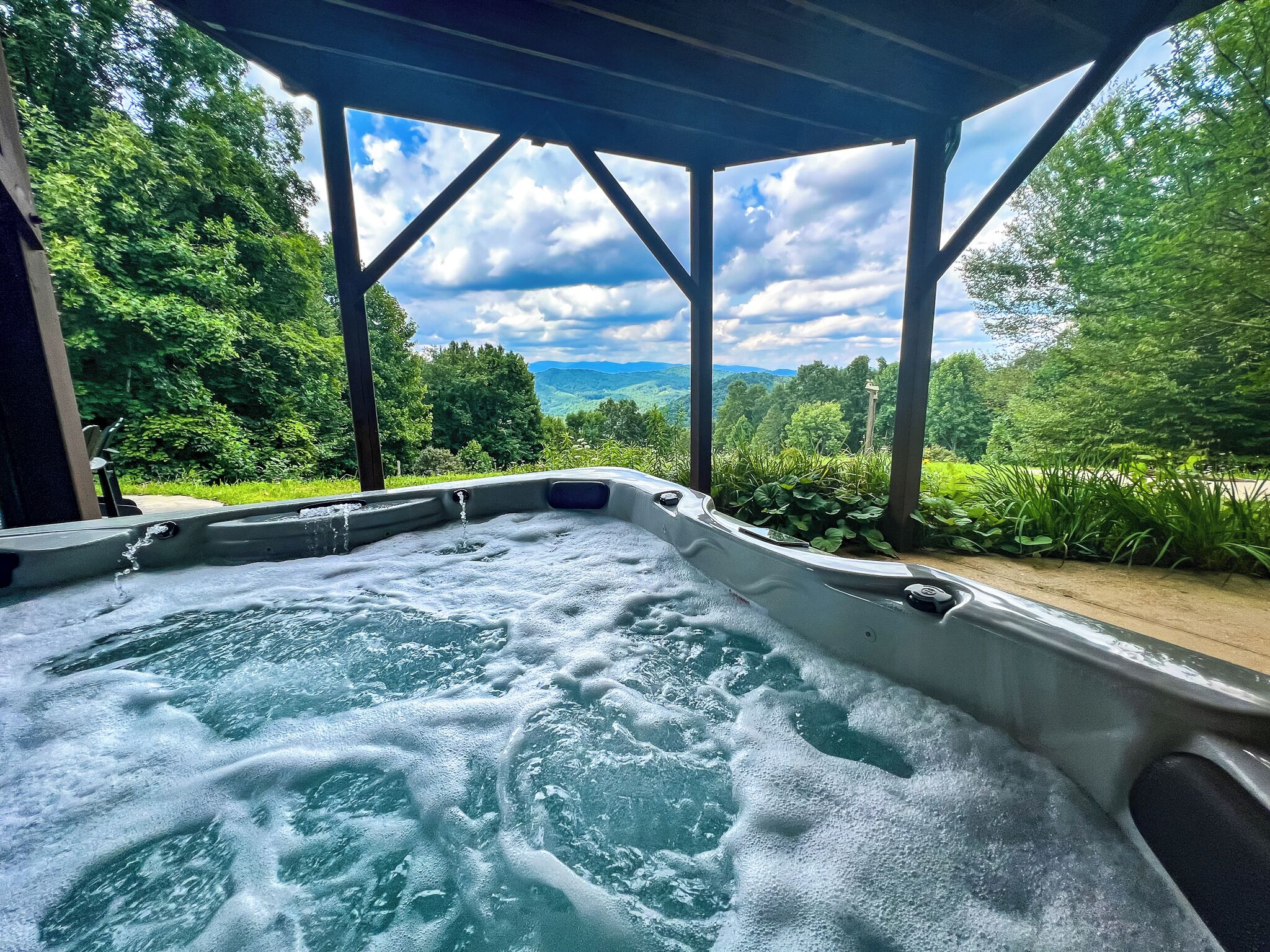 Outdoor spa tub