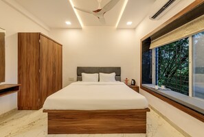Luxury Villa | 2 bedrooms, individually furnished, laptop workspace, bed sheets - CosmicStays Casa Ivory Pool Villa Mulshi (Paud)