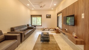 Unclassified image, 4 of 33, button - CosmicStays Casa Ivory Pool Villa Mulshi (Paud)