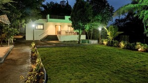 Unclassified image, 5 of 33, button - CosmicStays Casa Ivory Pool Villa Mulshi (Paud)
