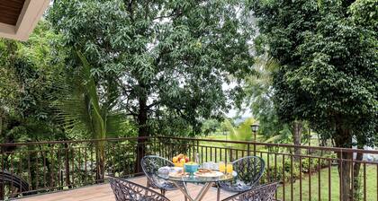 CosmicStays Casa Ivory Pool Villa Mulshi