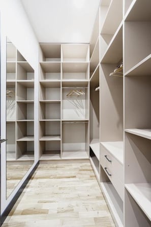 Comfort Apartment | Wardrobe