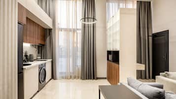 Full-sized fridge, microwave, stovetop, coffee/tea maker