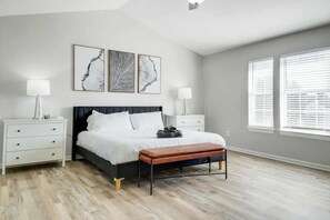 5 bedrooms, desk, iron/ironing board, WiFi