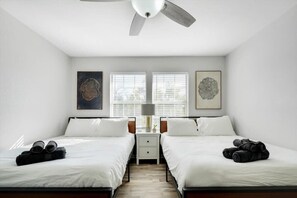 5 habitaciones, escritorio, tabla de planchar con plancha y wifi 