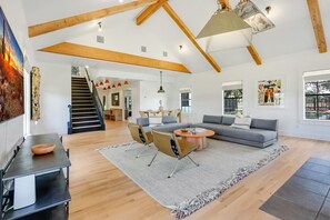 Fernseher, Kamin