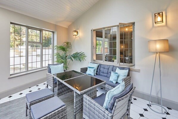 Interior - Host & Stay | White Lodge (Scarborough)