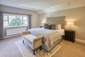 3 bedrooms, desk, iron/ironing board, free WiFi