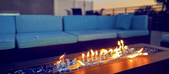 LUXURIOUS LA HOME *PRIVATE ROOFTOP* OUTDOOR TV*