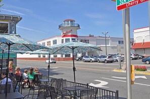 屋外ダイニングエリア