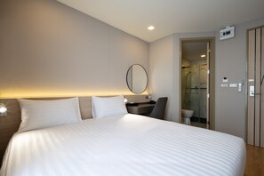 エコノミー ダブルルーム | ミニバー、セーフティボックス (室内)、デスク、ノートパソコン用作業スペース