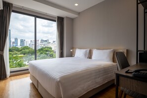 Doppia Standard, vista giardino | Minibar, una cassaforte in camera, una scrivania, postazione laptop