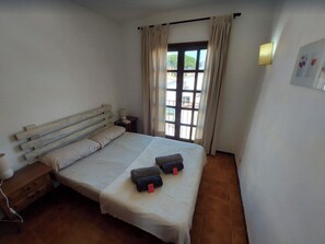 2 Schlafzimmer, Reisekinderbett, kostenloses WLAN, Bettwäsche