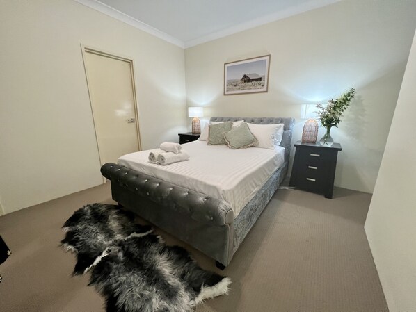 2 bedrooms, iron/ironing board, free WiFi, bed sheets