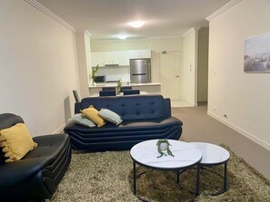Smart TV - Modern two bedroom apartment next to Westmead hospital. (Westmead)
