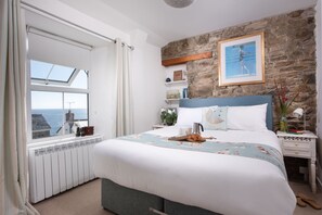 3 habitaciones, escritorio, internet y ropa de cama 