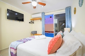 1 habitación, tabla de planchar con plancha, wifi gratis y ropa de cama