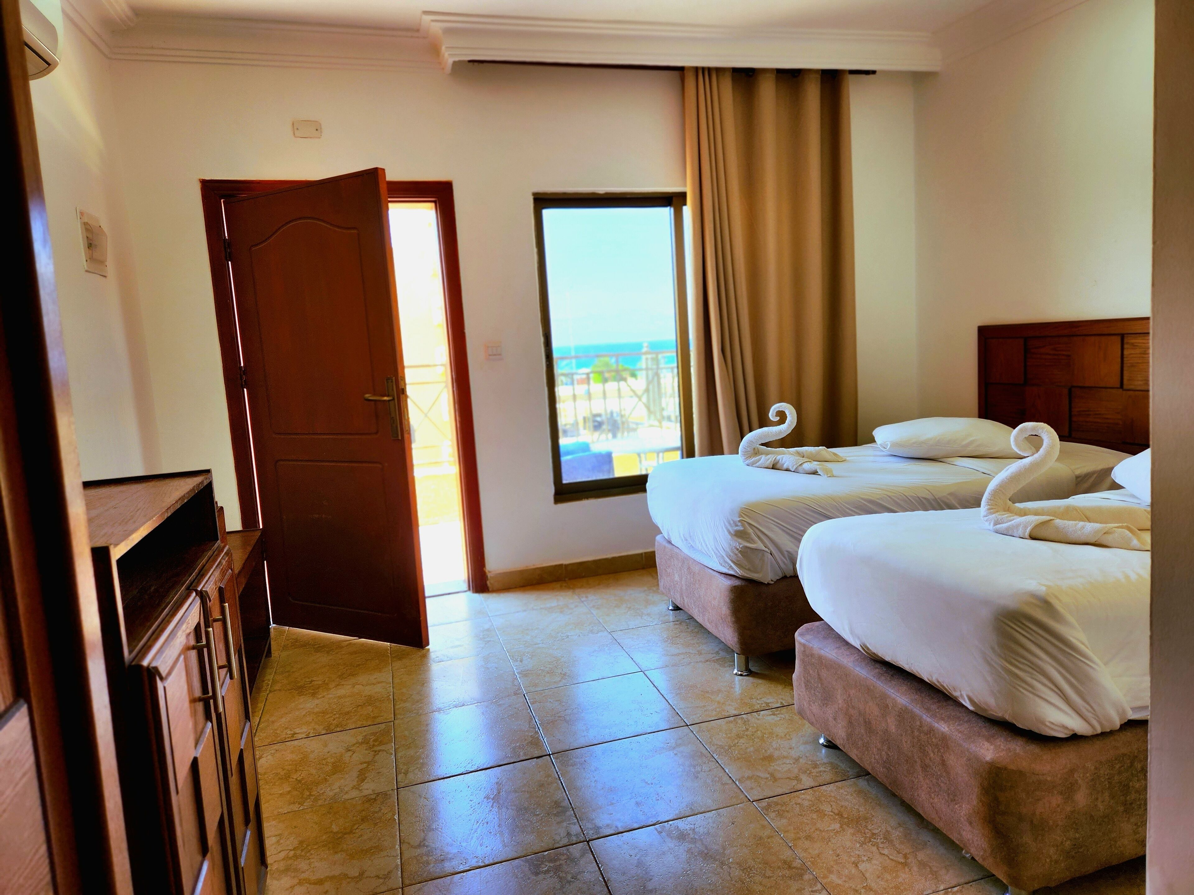 Deluxe Double or Twin Room, 1 Bedroom, Balcony, Sea View | Hypo-allergenic bedding, down comforters, Tempur-Pedic beds, minibar