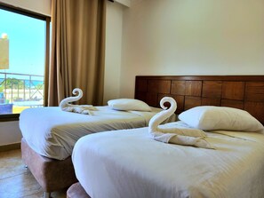 Deluxe Double or Twin Room, 1 Bedroom, Balcony, Sea View | Hypo-allergenic bedding, down comforters, Tempur-Pedic beds, minibar - Front Line Heaven (Aqaba)