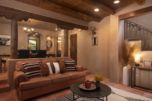 Casa Esperanza | Elegant 2BR Walk to Santa Fe Plaza