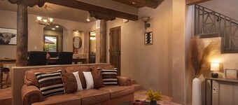 Casa Esperanza | Elegant 2BR Walk to Santa Fe Plaza