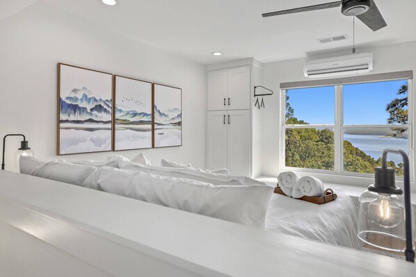4 bedrooms, desk, iron/ironing board, WiFi