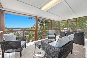 TV, fireplace, offices