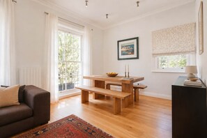 Unclassified image, 5 of 18, button - 3BR 2BA Duplex by British Museum & Regent Canal (London)