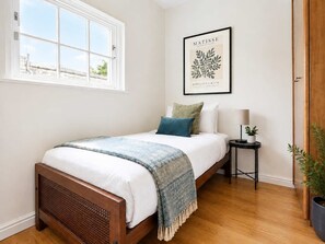 3 bedrooms, desk, iron/ironing board, WiFi (free)