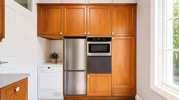 Coffee/tea maker, fridge, microwave, oven