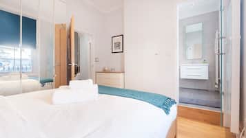 3 bedrooms, desk, iron/ironing board, free WiFi