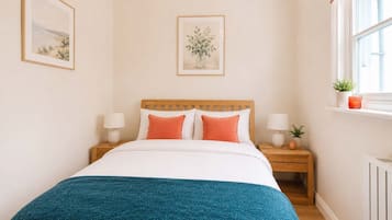3 bedrooms, desk, iron/ironing board, WiFi (free)