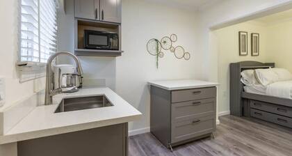 @ Marbella Lane - Adorable and Quiet Studio