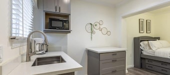 @ Marbella Lane - Adorable and Quiet Studio