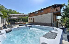Villa | Tina de hidromasaje al aire libre