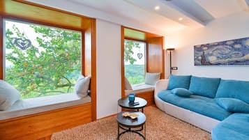 Villa | Living room | Fireplace