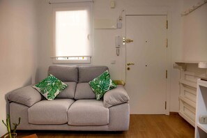 TV connectée, console de jeux vidéo, livres, vidéothèque