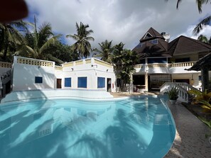 Studio | Pool | Outdoor pool - Charming and Remarkable15-bed Villa in Diani Beach (Diani Beach)